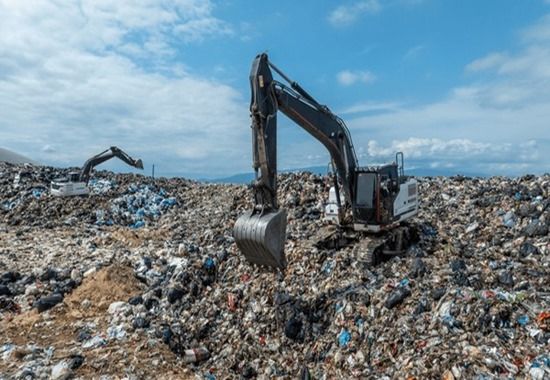 Une puanteur insoutenable émanant de la décharge de Fès menace la santé publique et l’environnement